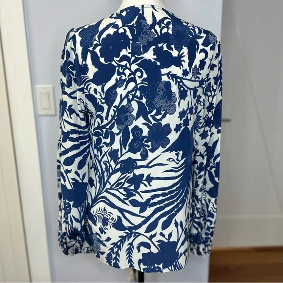 Figue Mica silk Floral Blue and White Women's blouse. Size large. Like new! - Picture 3 of 9